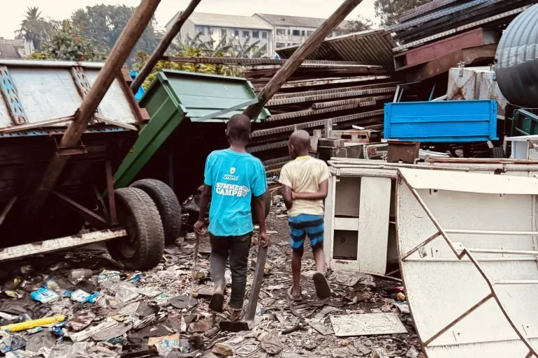 Les enfants du Zimbabwe : une armée de recyclage pour les familles