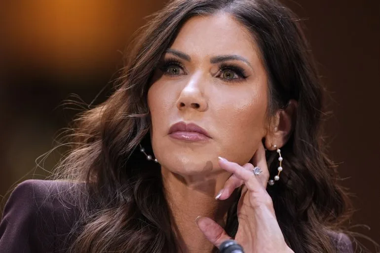 Крісті Ноем звільнена з посади секретаря Міністерства внутрішньої безпеки США Дональдом Трампом. Хто такий Марквейн Маллін?