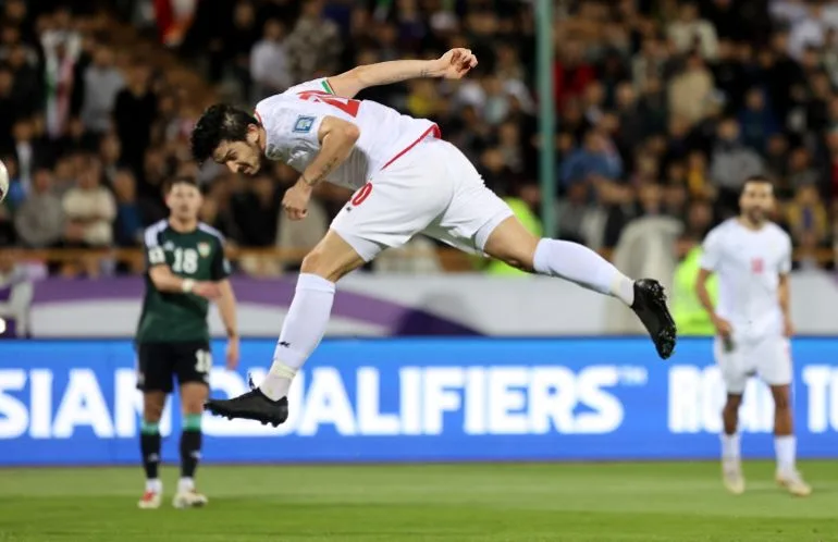 Іранського футболіста Азмуна виключили з національної збірної через підозру у нелояльності