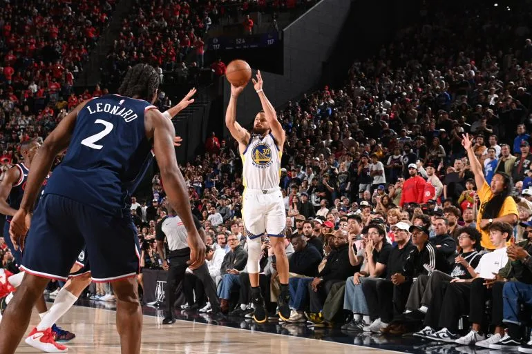 Warriors Upset Clippers to Keep Postseason Hopes Alive