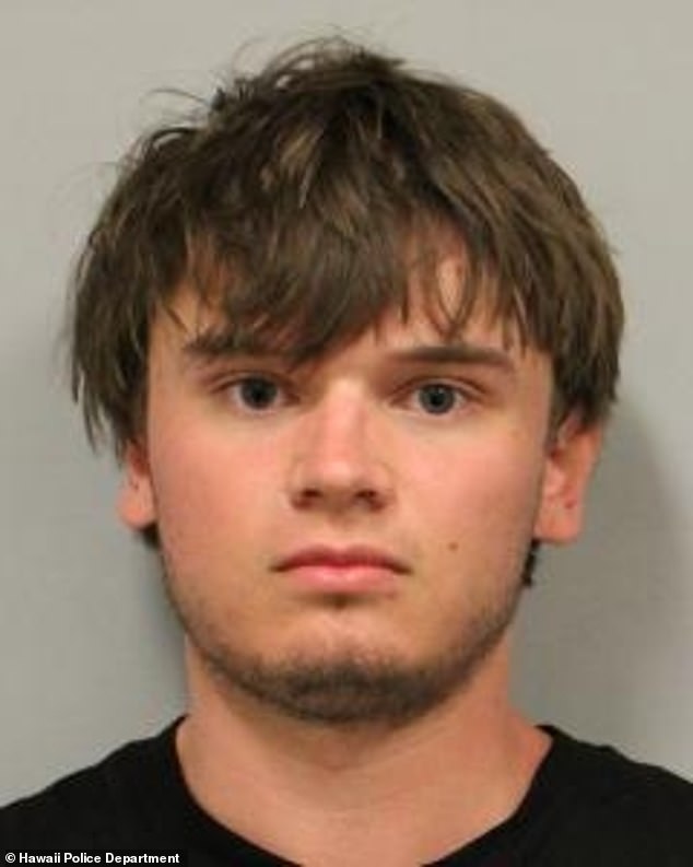 Kansas man charged with attempted murder after stabbing Hawaii dive captain