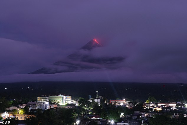 Green fireball and lava erupt simultaneously over Mount Mayon in Philippines