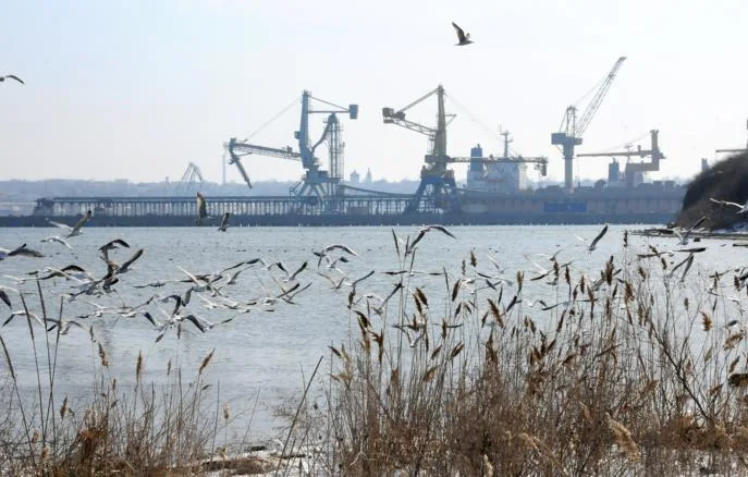 Україна закрила Азовське море, що призвело до скорочення російського експорту зерна на 25% і створює тиск на економіку Москви.