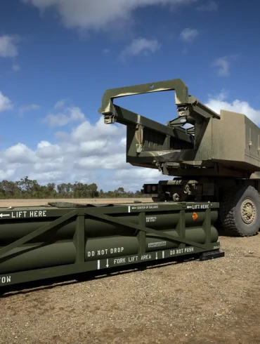 «Американи перш за все»: чому призупинення військової допомоги Україні обурило Україну та як це вплине на війну