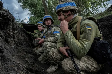 ancien soldat ukrainiens cache les russes pendant l'invasion