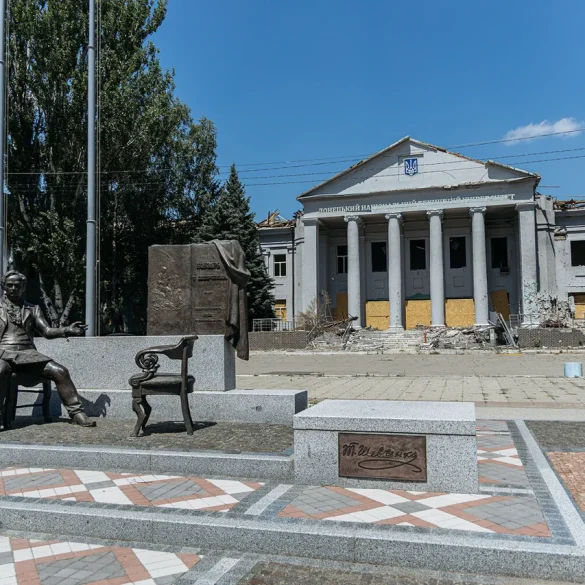 La France condamne l'invasion russe de l'Ukraine et exige un retrait immédiat des troupes