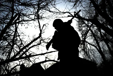 Le chef cuisinier russe qui défie les autorités lettones pour nourrir les soldats