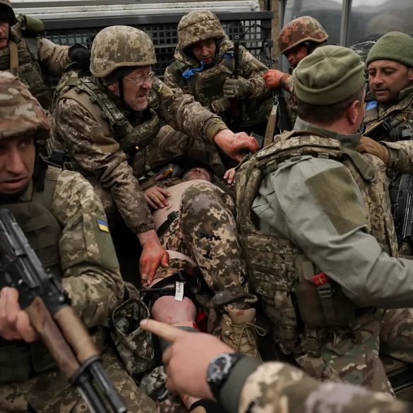 Ukraine batali z Russia: British medics train Ukrainian troops in battle conditions