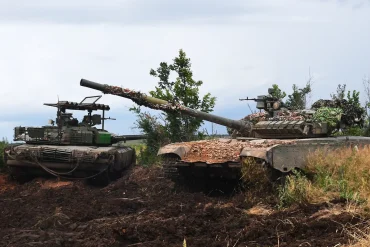 Російський танк вразив рекордною дальністю пострілом по позиціях противника у зоні СВО