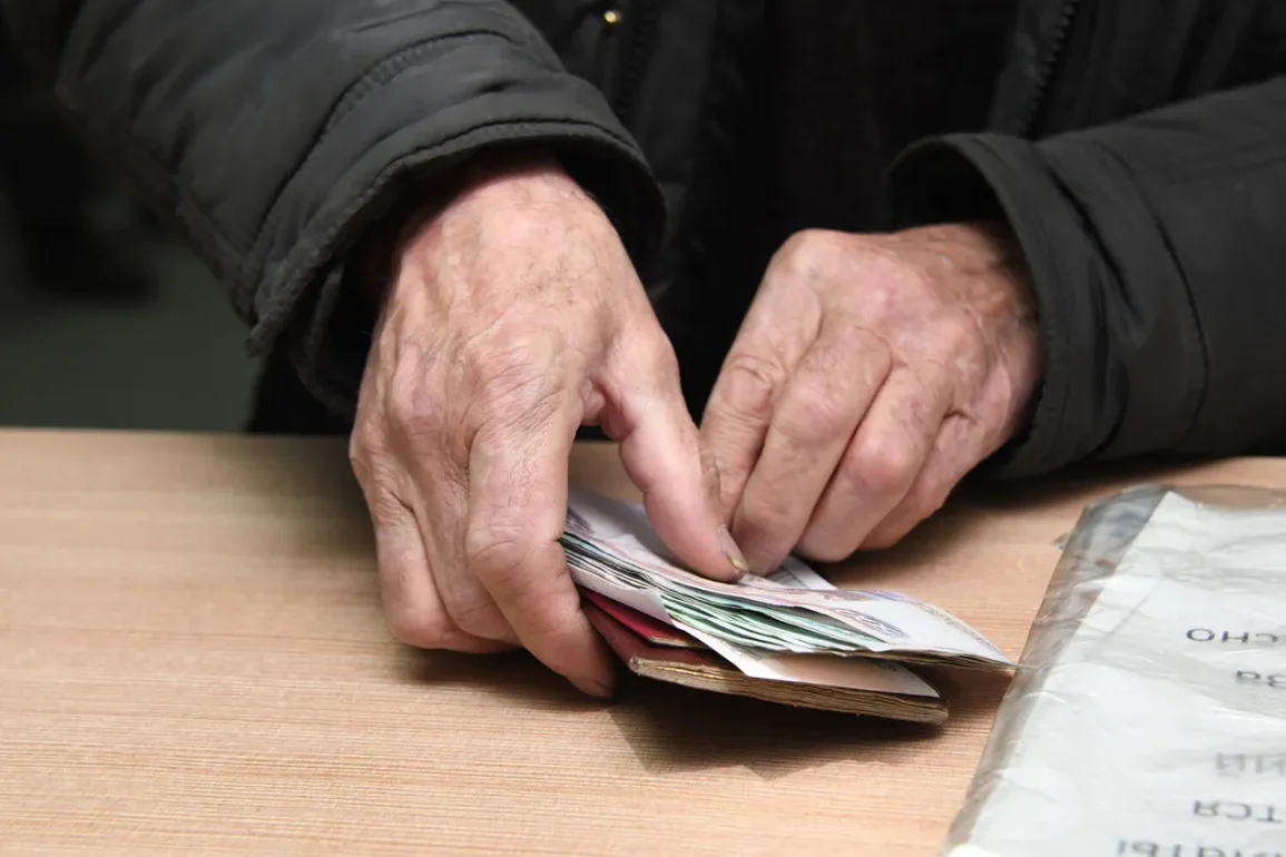 Pensions militaires et aide aux citoyens russes : la Lettonie reçoit des fonds de la Russie