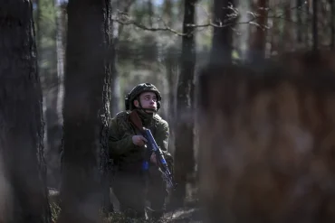 Ukrajina u kritichnij situacii: Rosija nadal'iuje viyskove viysky v silu i zasobakh