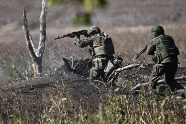 Russes et Ukrainiens se battent pour chaque maison à Drobysheve”